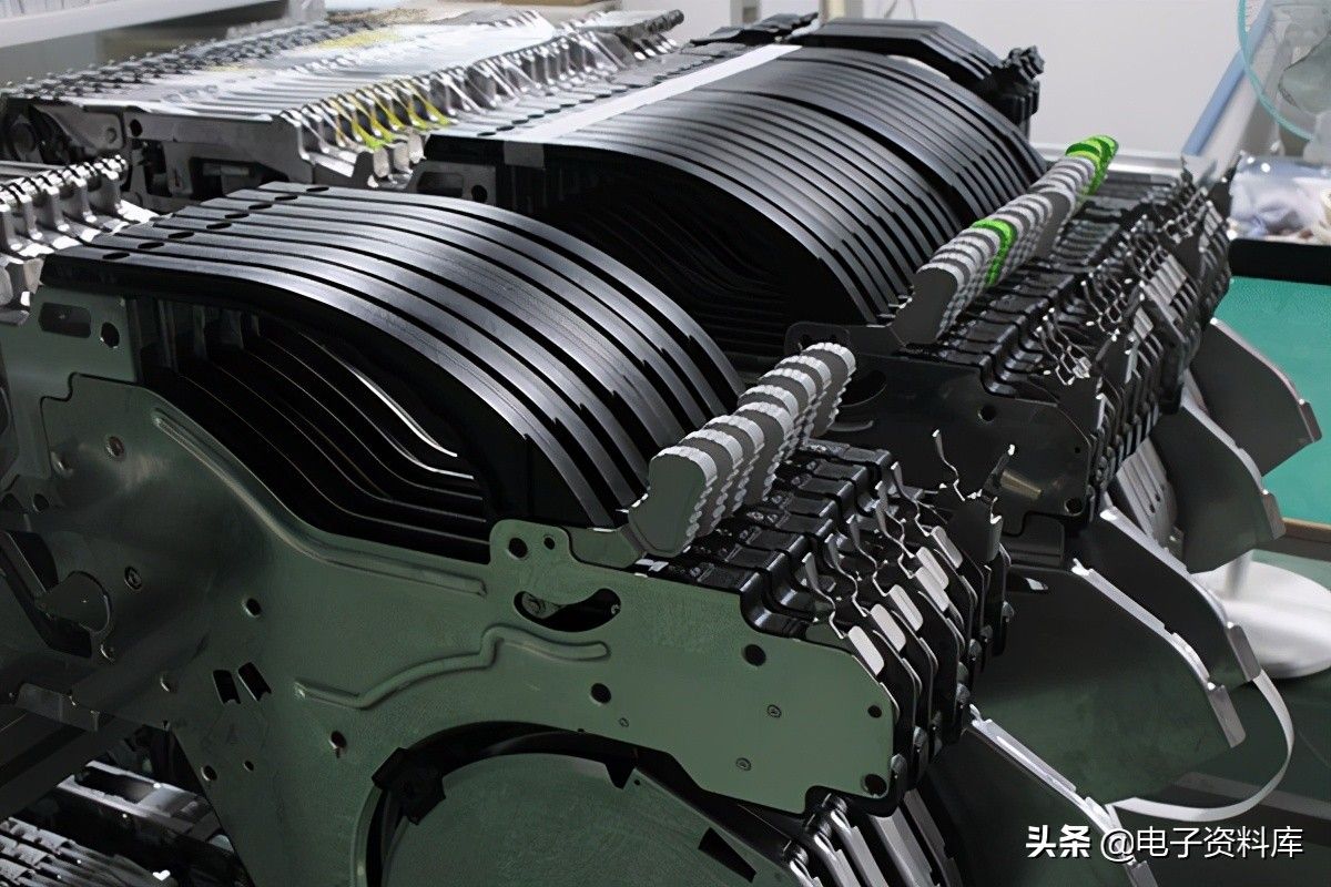 PCB組裝(PCBA):4個(gè)步驟和所需的相關(guān)機(jī)器